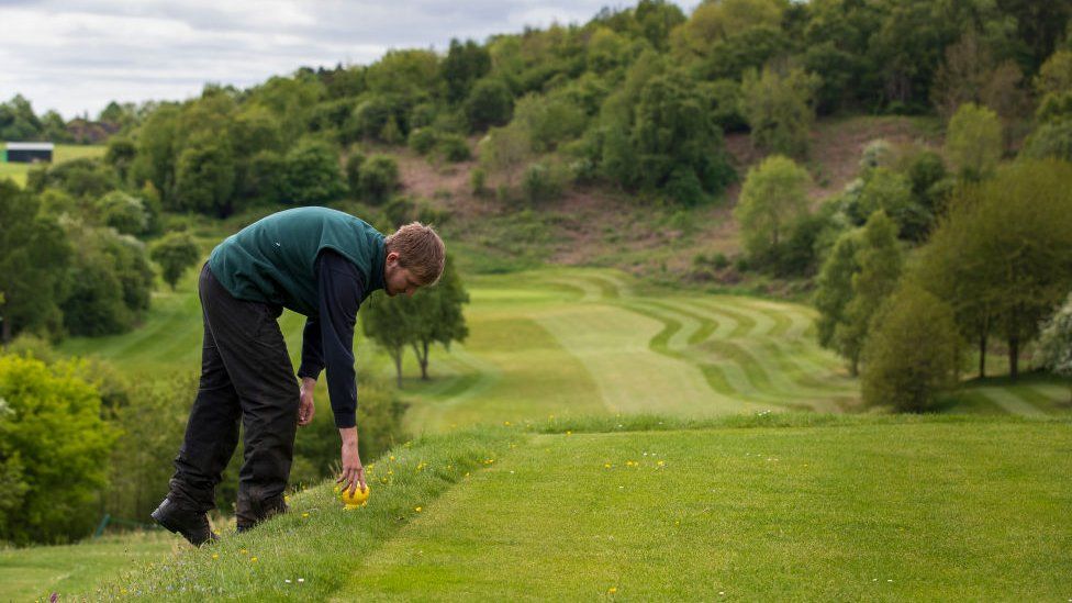 Covid-19: Call for rethink on lockdown golf ban™